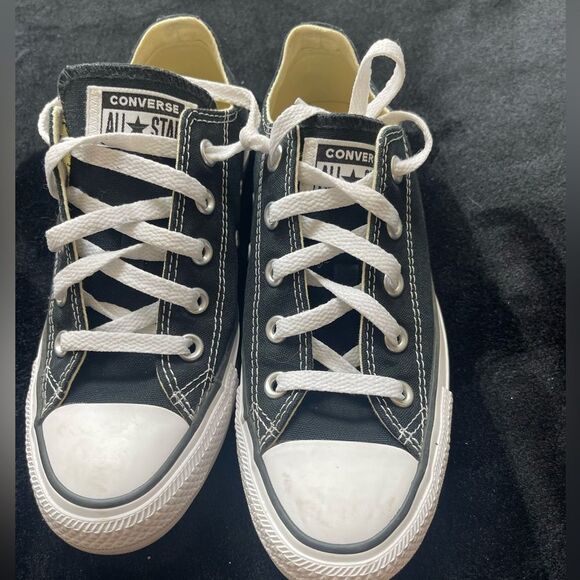 Converse Chuck Taylor All-Star black low lace up sneakers, size 6 - Picture 1 of 8